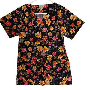 Cottonality Women's Scrub Top Size XS Flowers Ladybugs Nurse Medical Uniform